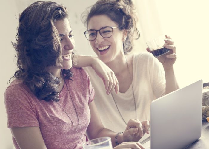 Flirt-online-dating-makes-it-easy-for-women